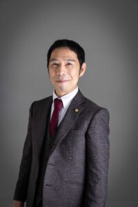 行政書士宮林悠久 自画像